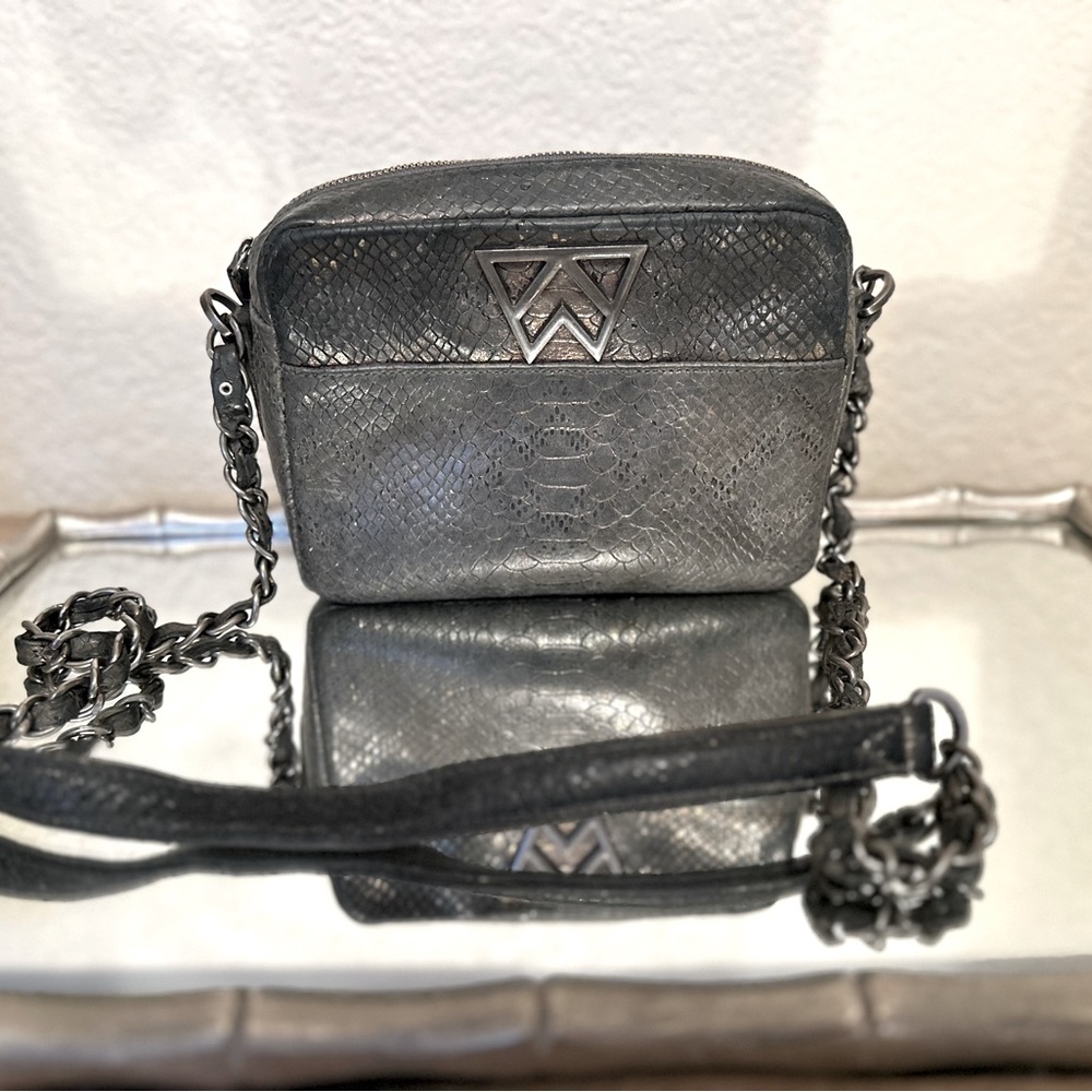 Kelly Wynne Mingle Mingle Metallic Crossbody